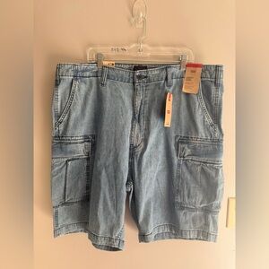 Levi’s Men’s Carrier Cargo Denim Shorts SZ 42 Lightweight Cotton Casual New